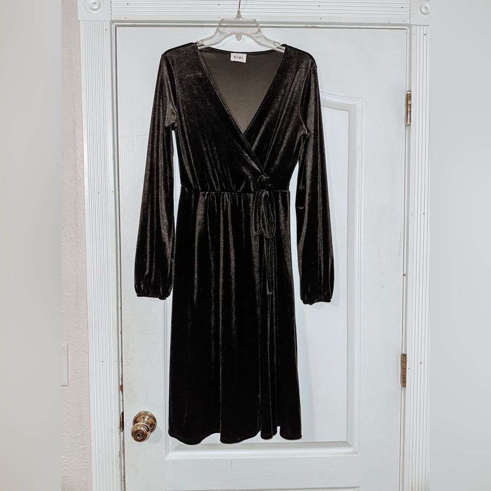 Black boutique velvet dress